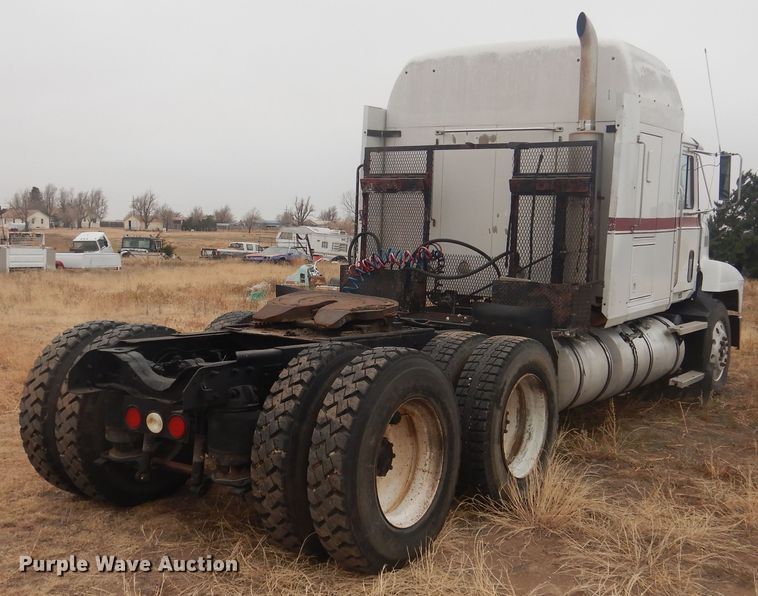 image for item HU9715 1990 Mack CHU613  semi truck
