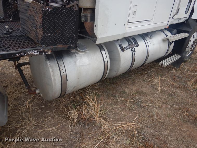 image for item HU9715 1990 Mack CHU613  semi truck