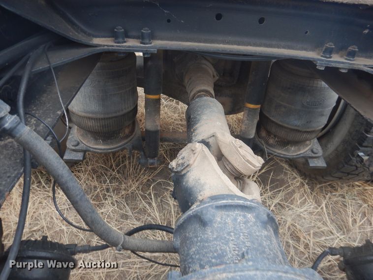 image for item HU9715 1990 Mack CHU613  semi truck