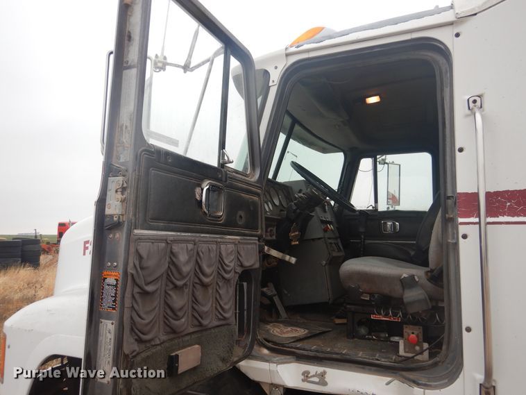 image for item HU9715 1990 Mack CHU613  semi truck