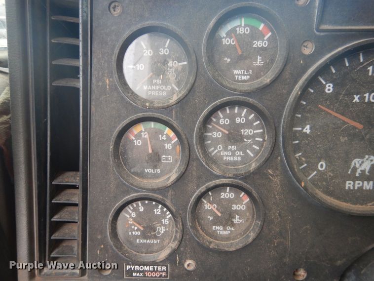 image for item HU9715 1990 Mack CHU613  semi truck