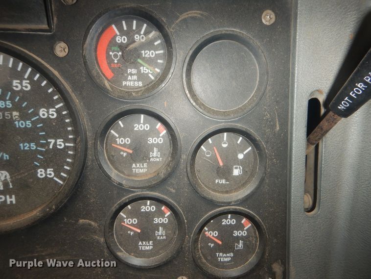 image for item HU9715 1990 Mack CHU613  semi truck