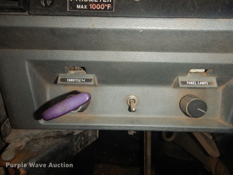 image for item HU9715 1990 Mack CHU613  semi truck