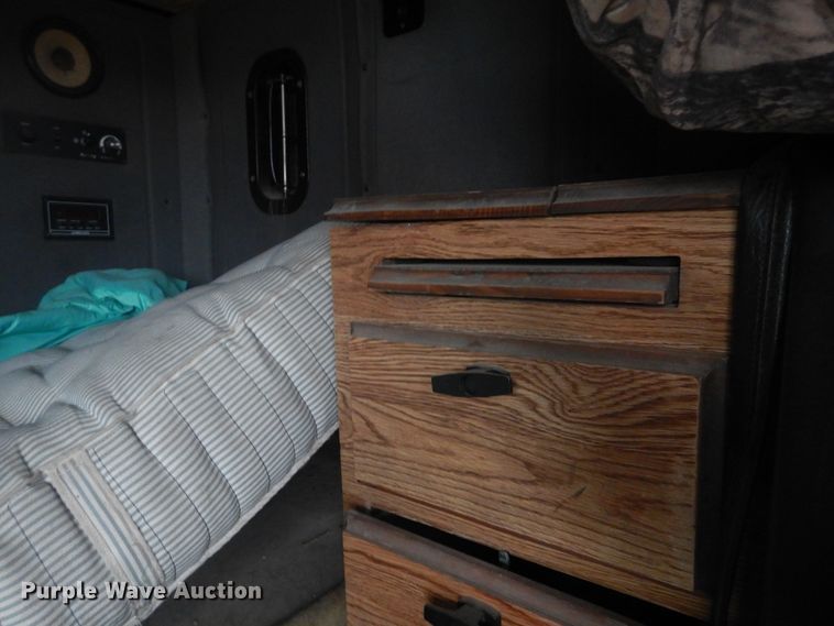 image for item HU9715 1990 Mack CHU613  semi truck