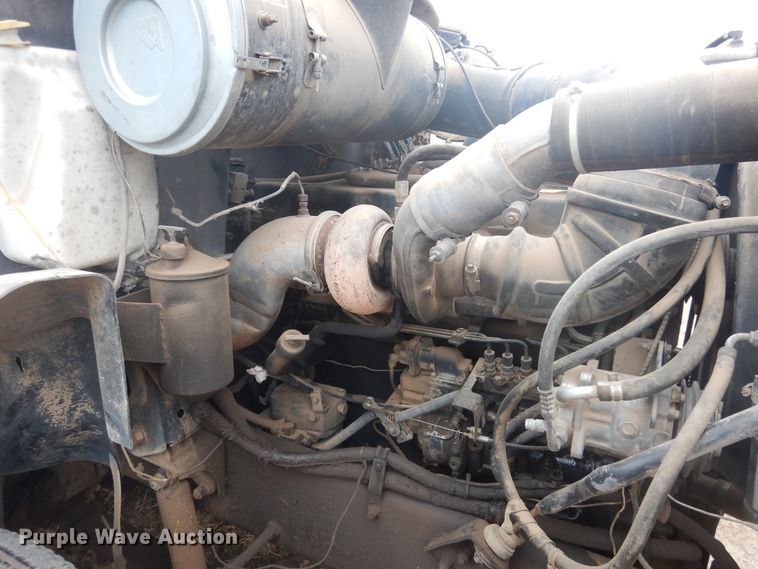 image for item HU9715 1990 Mack CHU613  semi truck