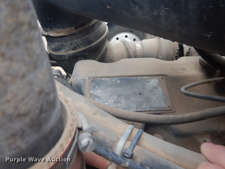 image for item HU9715 1990 Mack CHU613  semi truck