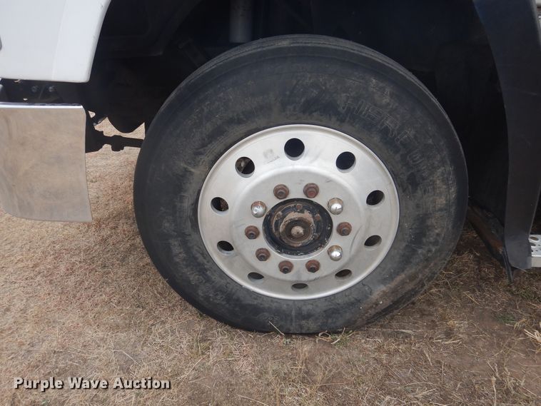 image for item HU9715 1990 Mack CHU613  semi truck