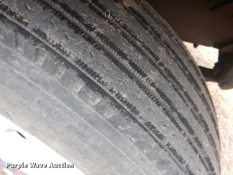 image for item HU9715 1990 Mack CHU613  semi truck