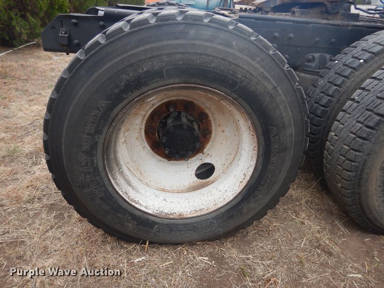 image for item HU9715 1990 Mack CHU613  semi truck