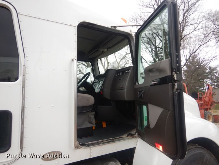 image for item HV9551 2012 Kenworth T370  flatbed truck