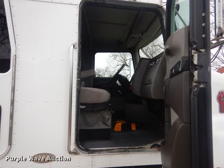 image for item HV9551 2012 Kenworth T370  flatbed truck