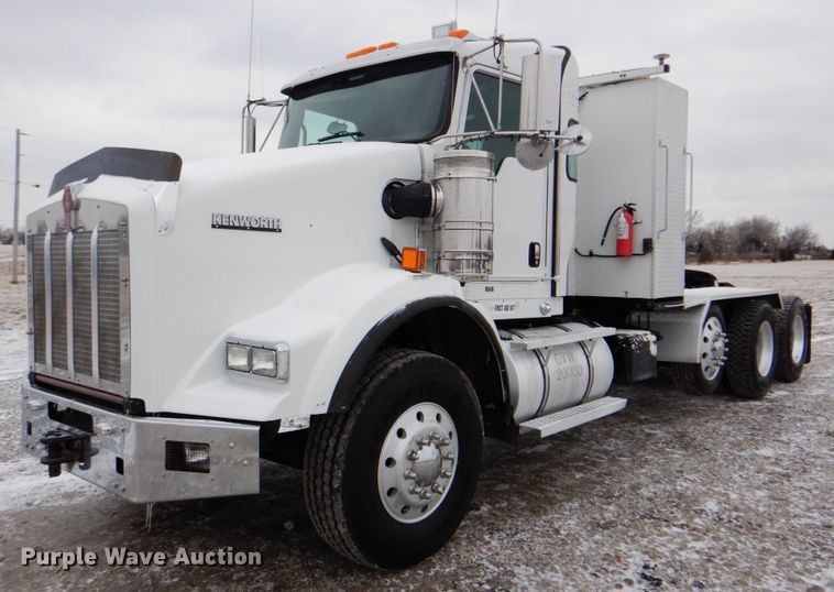 image for item HX9150 2010 Kenworth T800  semi truck