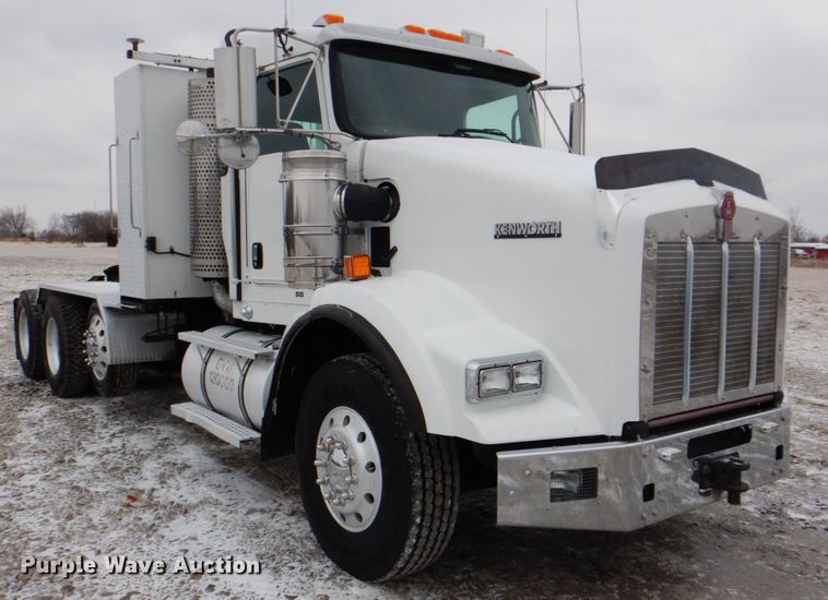 image for item HX9150 2010 Kenworth T800  semi truck