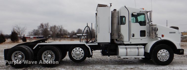 image for item HX9150 2010 Kenworth T800  semi truck