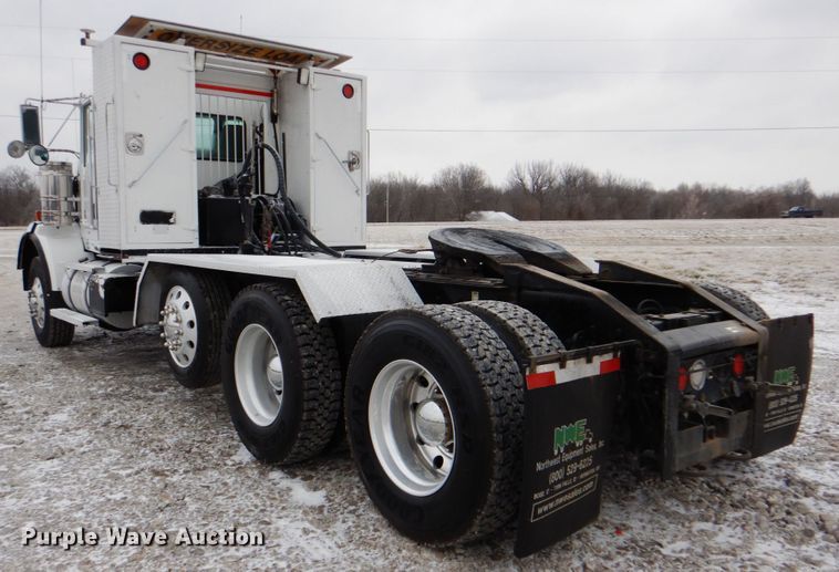 image for item HX9150 2010 Kenworth T800  semi truck