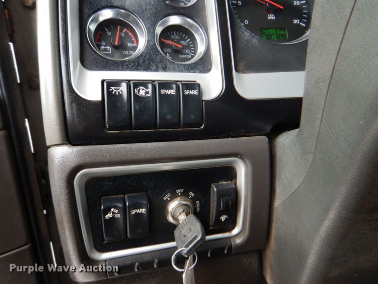 image for item HX9150 2010 Kenworth T800  semi truck