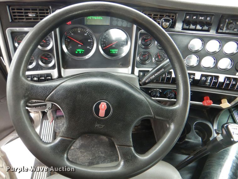 image for item HX9150 2010 Kenworth T800  semi truck