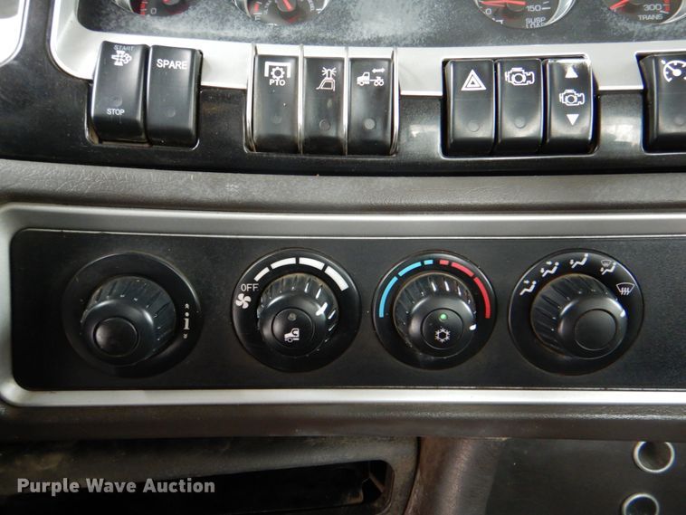 image for item HX9150 2010 Kenworth T800  semi truck