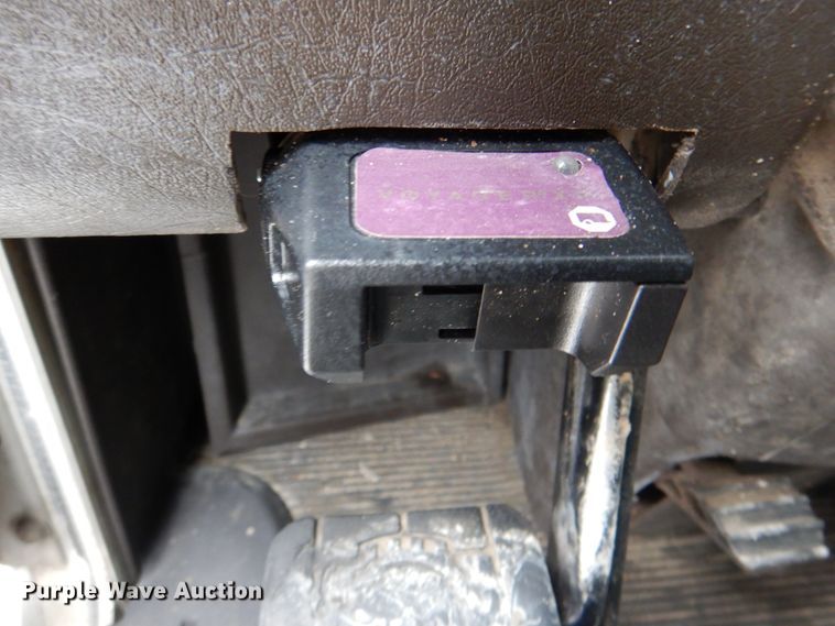 image for item HX9150 2010 Kenworth T800  semi truck