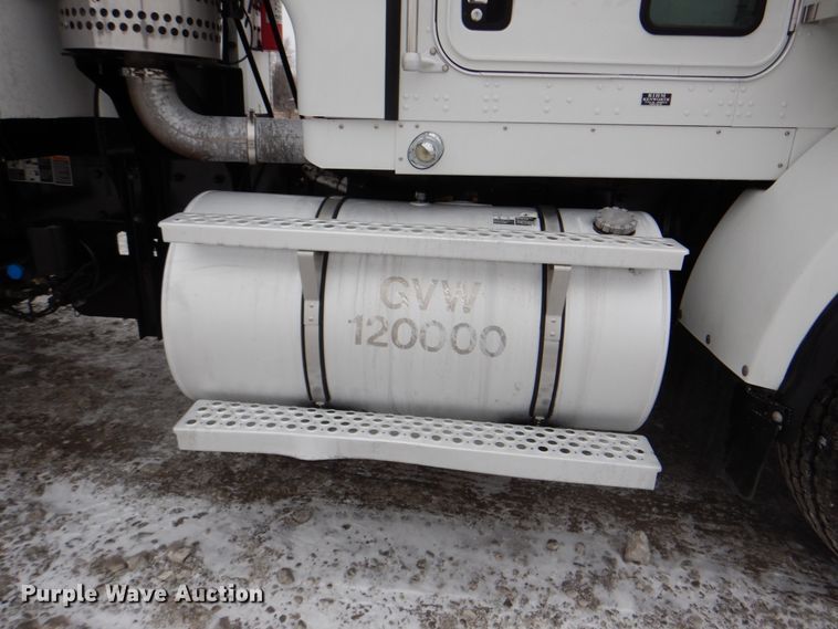 image for item HX9150 2010 Kenworth T800  semi truck