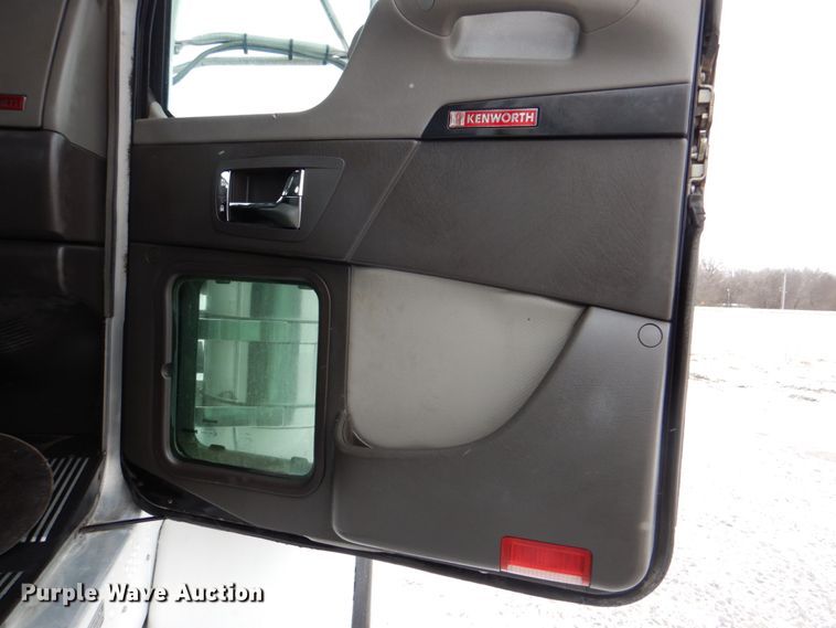 image for item HX9150 2010 Kenworth T800  semi truck