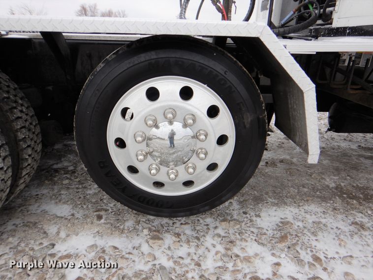 image for item HX9150 2010 Kenworth T800  semi truck