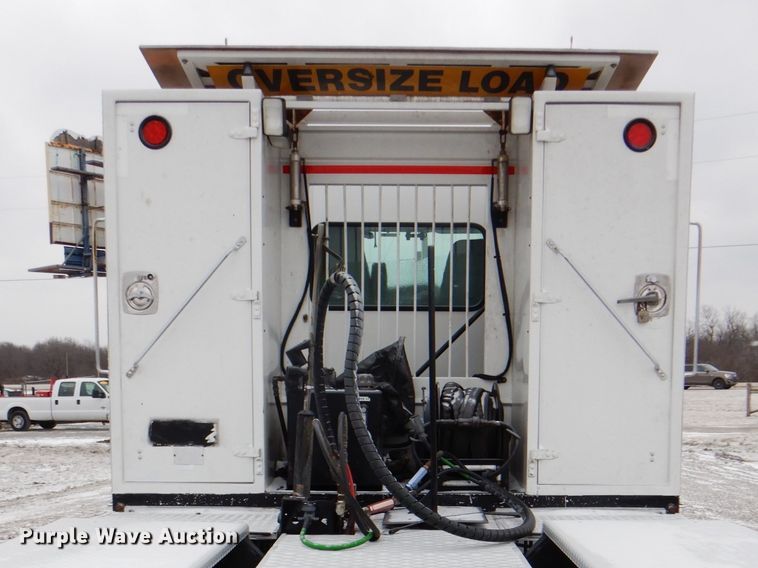 image for item HX9150 2010 Kenworth T800  semi truck