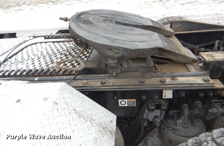 image for item HX9150 2010 Kenworth T800  semi truck