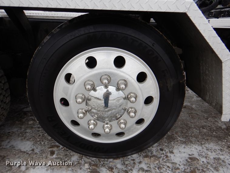 image for item HX9150 2010 Kenworth T800  semi truck