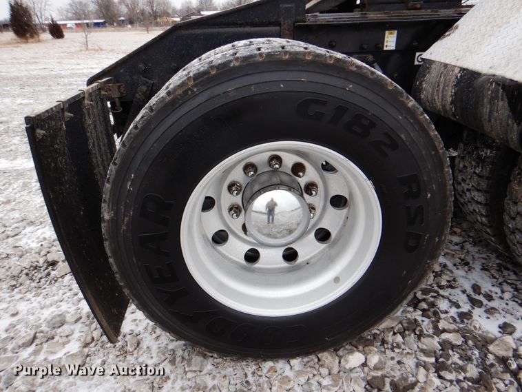 image for item HX9150 2010 Kenworth T800  semi truck