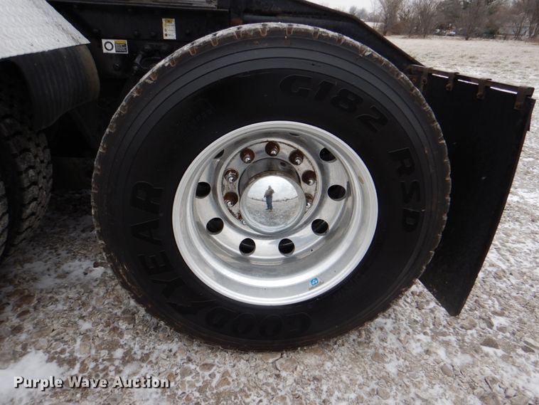 image for item HX9150 2010 Kenworth T800  semi truck