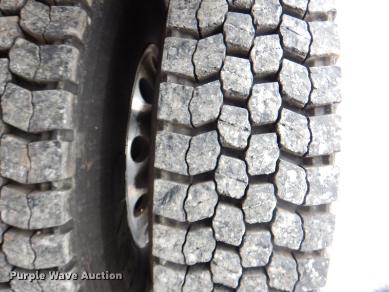 image for item HX9150 2010 Kenworth T800  semi truck