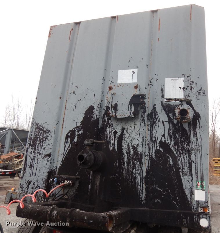 image for item HX9542 1999 Wichita  tank trailer