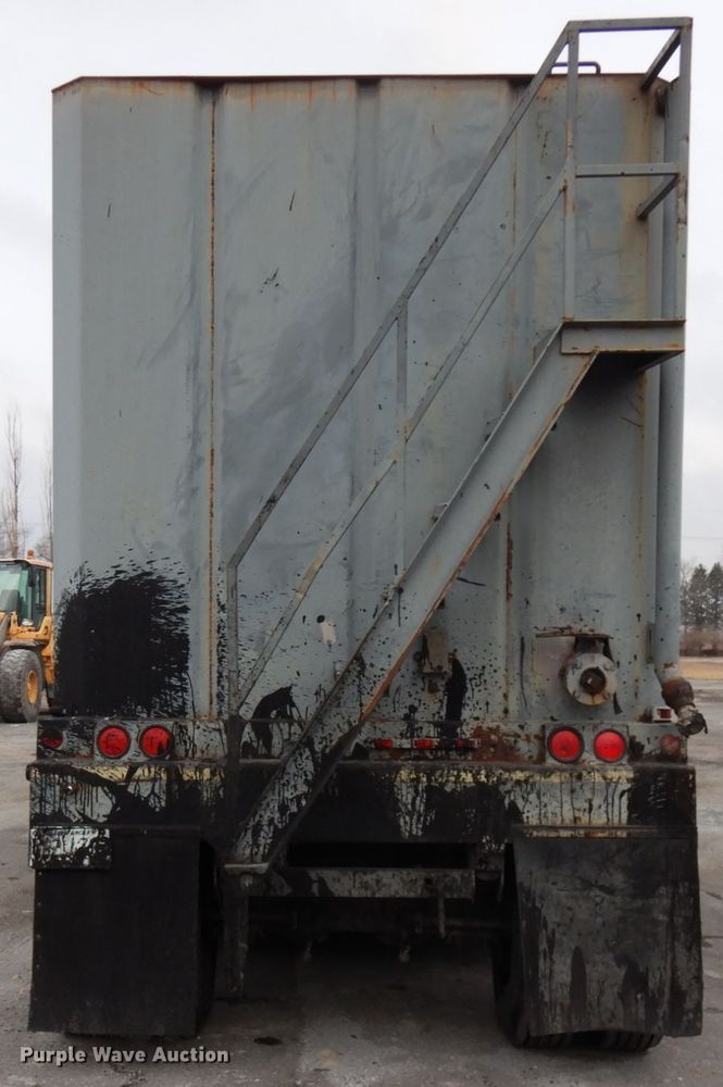 image for item HX9542 1999 Wichita  tank trailer