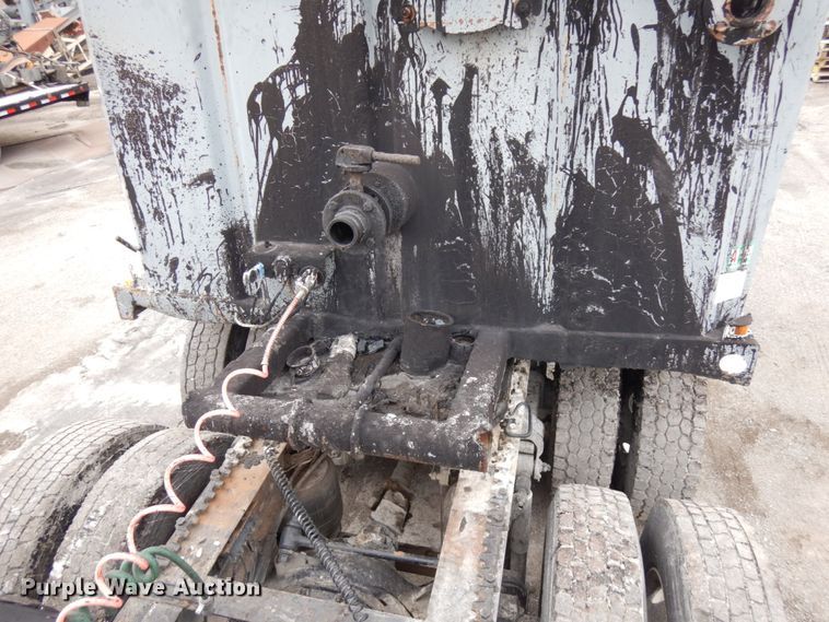 image for item HX9542 1999 Wichita  tank trailer