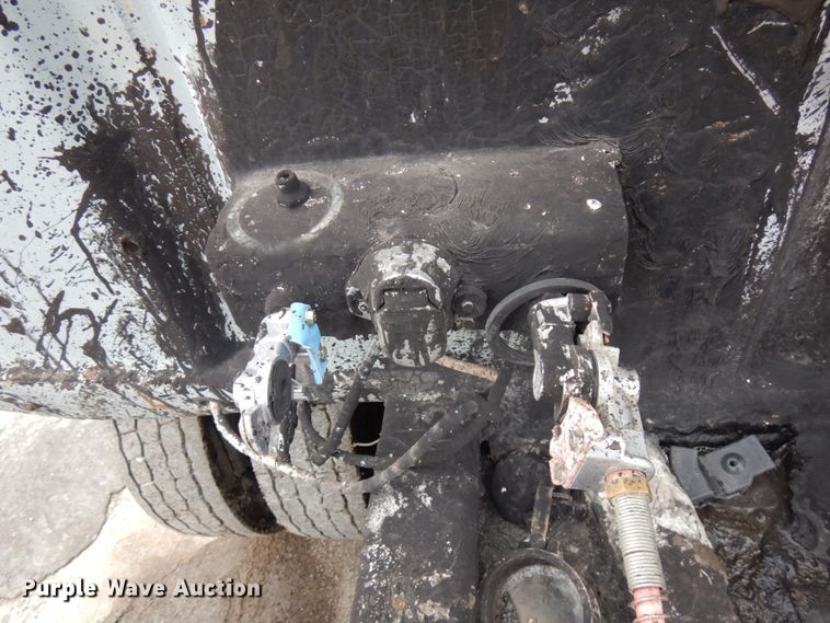 image for item HX9542 1999 Wichita  tank trailer