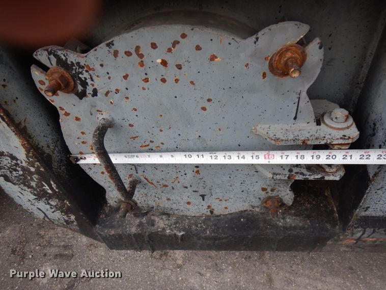 image for item HX9542 1999 Wichita  tank trailer