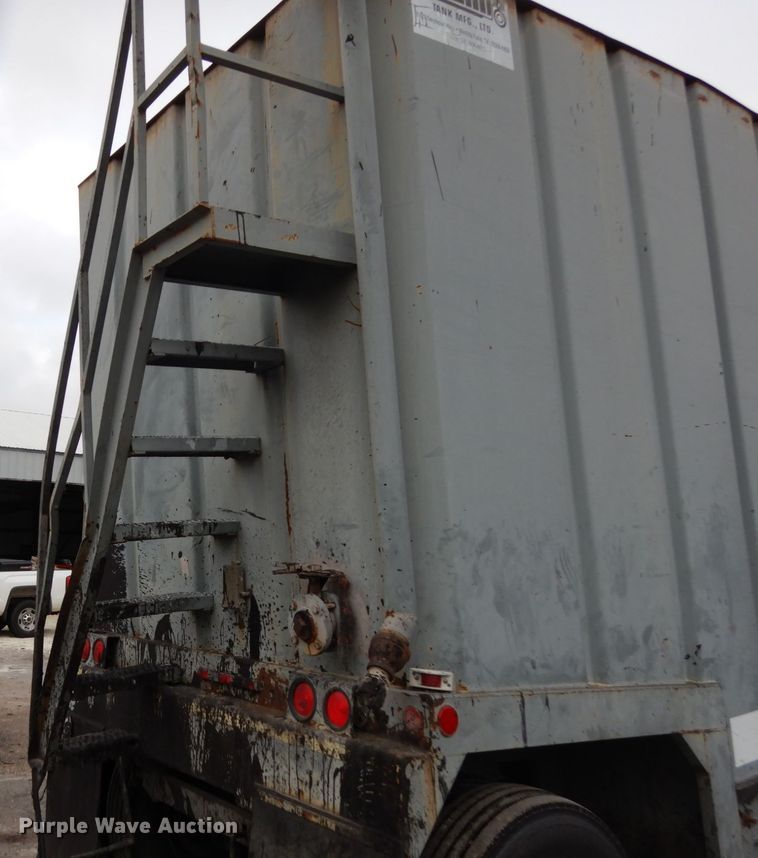 image for item HX9542 1999 Wichita  tank trailer