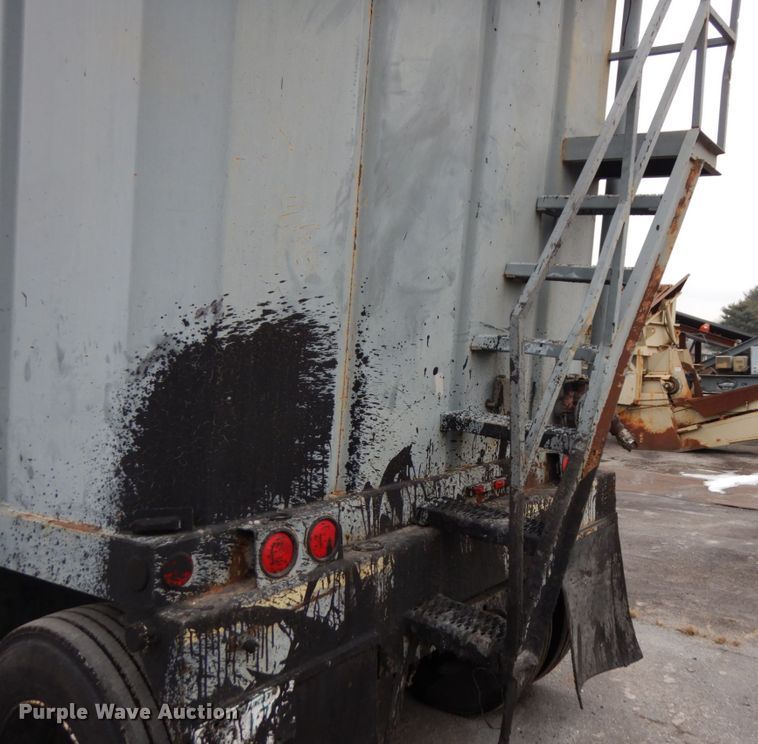 image for item HX9542 1999 Wichita  tank trailer