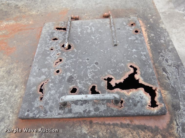 image for item HX9542 1999 Wichita  tank trailer