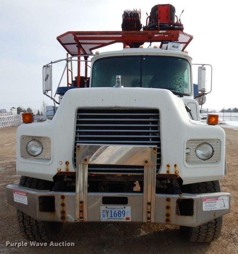 image for item HX9603 2001 Mack DM690S  crane truck