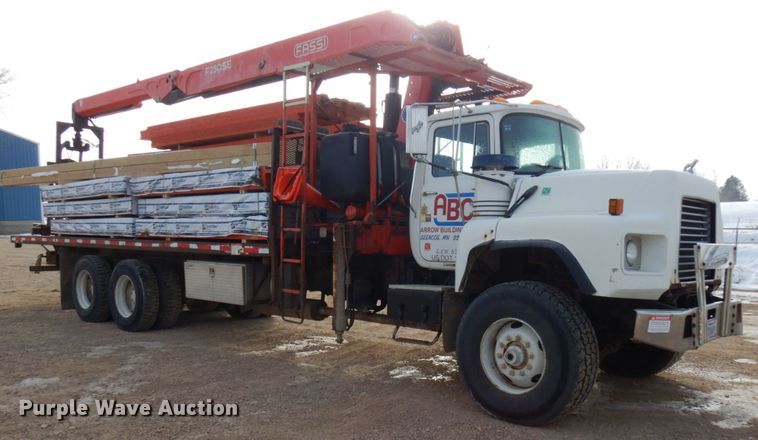 image for item HX9603 2001 Mack DM690S  crane truck