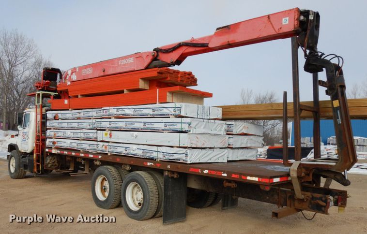 image for item HX9603 2001 Mack DM690S  crane truck