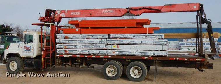 image for item HX9603 2001 Mack DM690S  crane truck