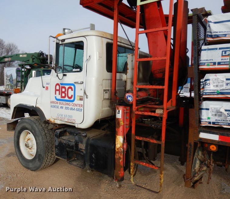 image for item HX9603 2001 Mack DM690S  crane truck