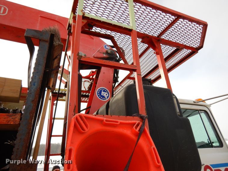 image for item HX9603 2001 Mack DM690S  crane truck