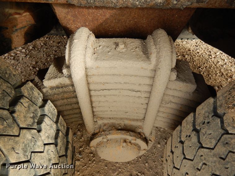 image for item HX9603 2001 Mack DM690S  crane truck