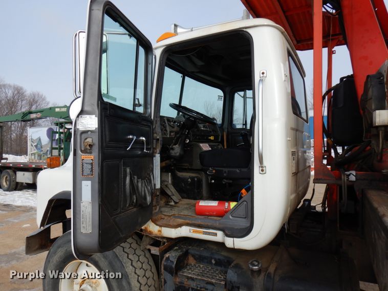 image for item HX9603 2001 Mack DM690S  crane truck