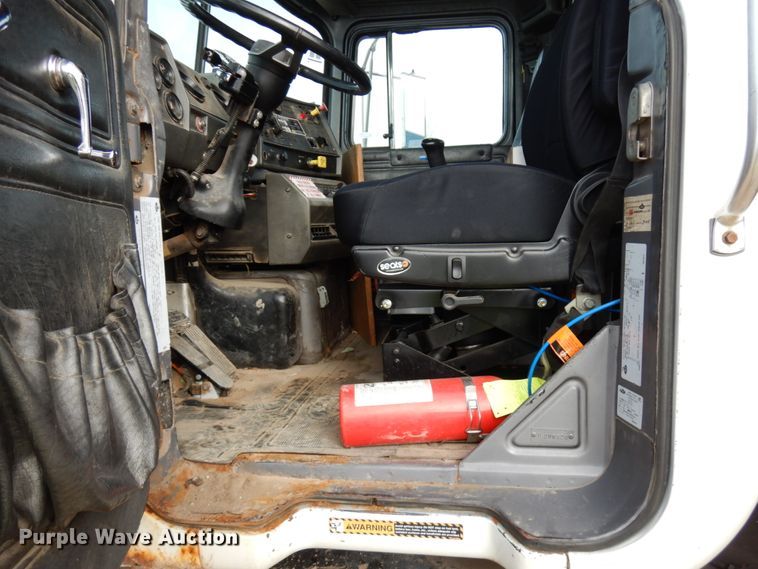 image for item HX9603 2001 Mack DM690S  crane truck