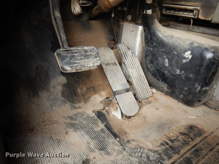 image for item HX9603 2001 Mack DM690S  crane truck